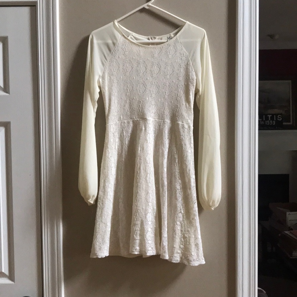 Ya Los Angeles White Long-Sleeved Dress